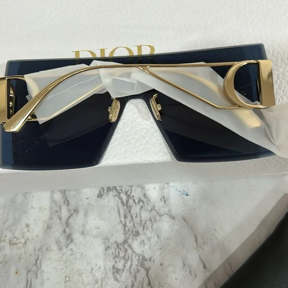 Dior Oversized Sunglasses - Black - Picture 3 of 7